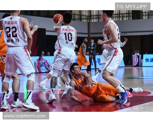 广东东莞大益队迎战上海久事全力争胜展现篮球魅力与团队精神